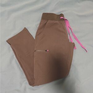 figs scrub pants in smokey taupe xs